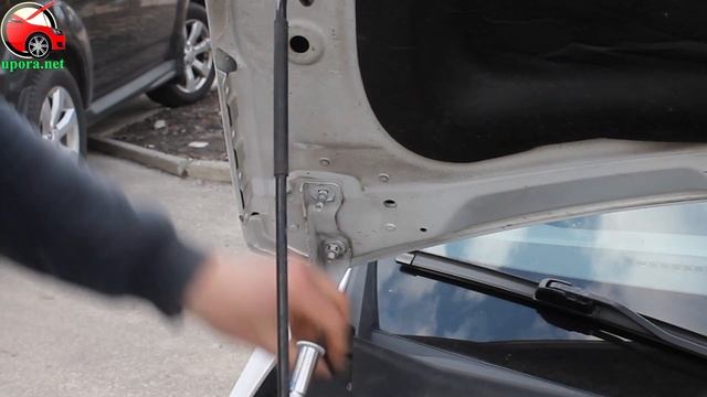 Установка упоров / амортизаторов капота на Ravon R4 / Chevrolet Cobalt в Украине (www.upora.net) смотреть онлайн