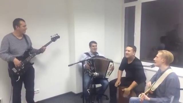 Гурт Bagiroff Band співає видатну шалену пісню "Venus" смотреть онлайн