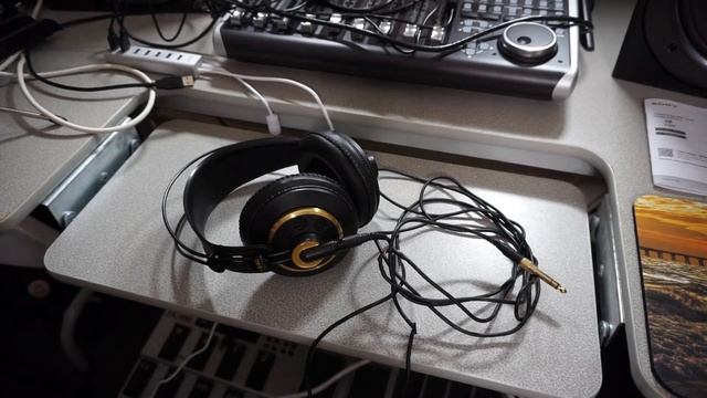 AKG K240 Studio Headphones Review смотреть онлайн