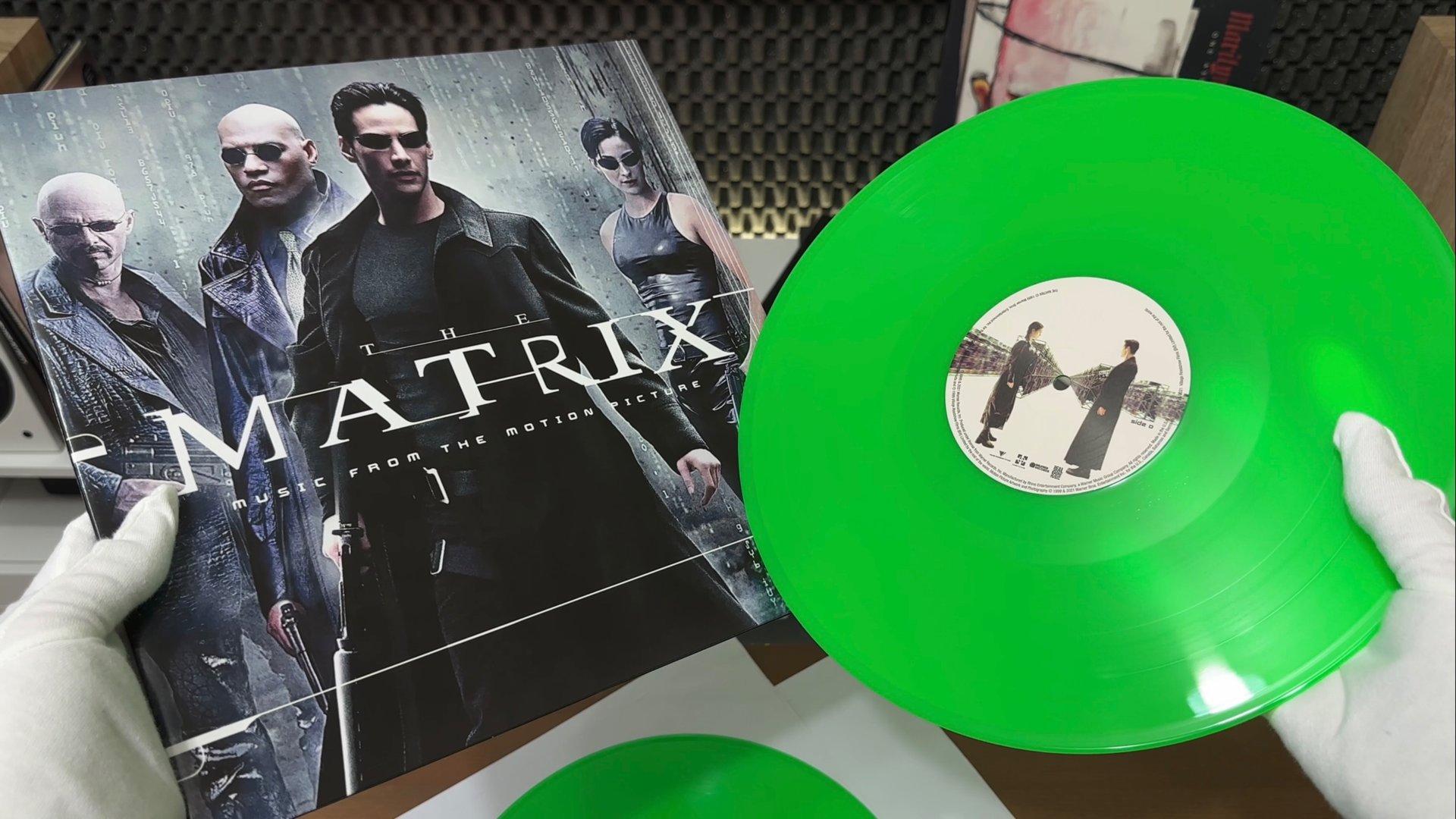 OST The Matrix (25Th Annivesary Edition) - Распаковка и обзор виниловой пластинки смотреть онлайн