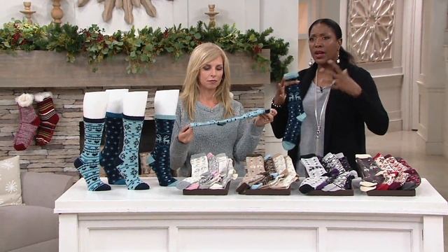 MUK LUKS Set of 4 Holiday Boot Socks on QVC смотреть онлайн