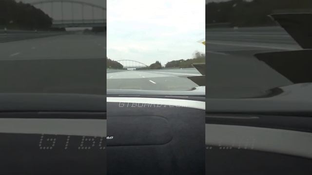 240 mph 380 km/ brutal streetrace rolling start from 160 mph Koenigsegg Agera R vs Bugatti Veyron смотреть онлайн
