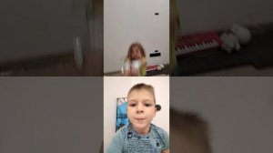 Вика выберается  из скотча