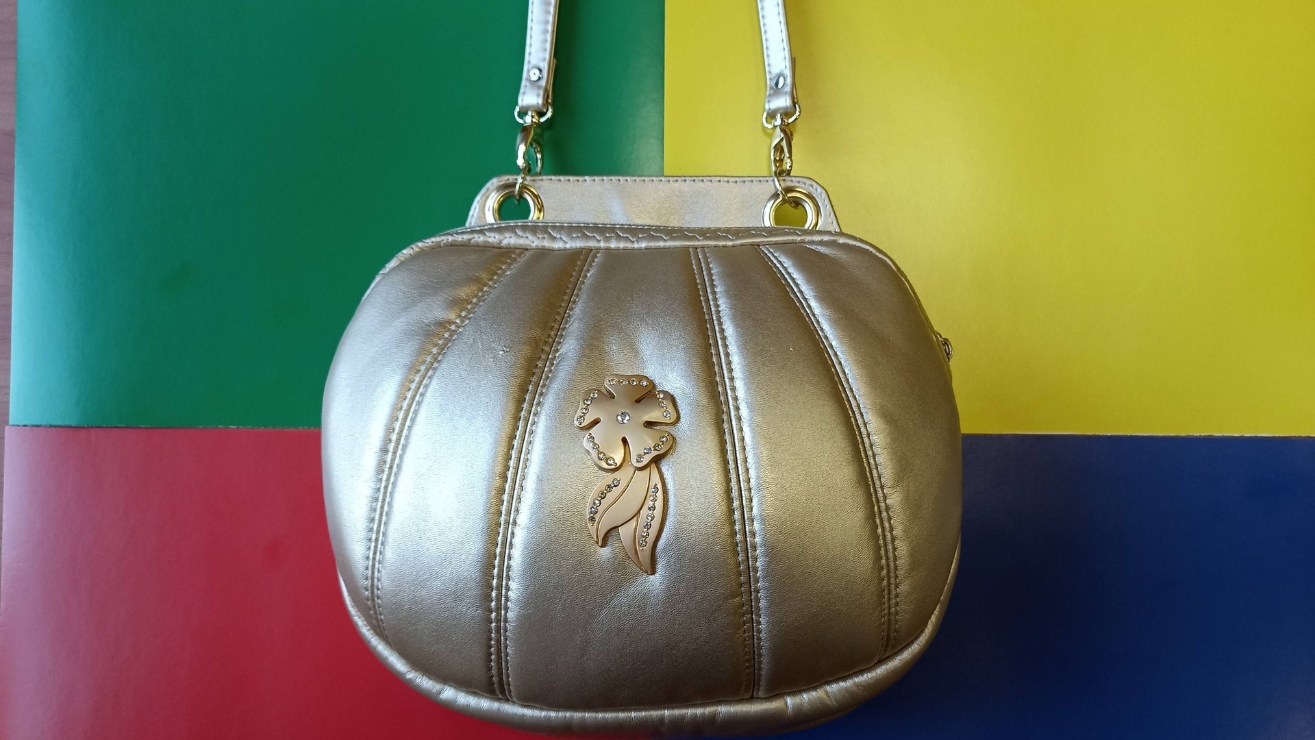 Cумочка из золотистой экокожи