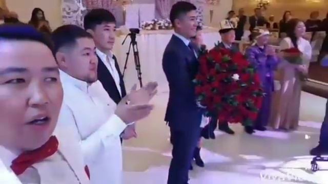 Эстрадный певец Омар забирает невесту из родительского дома смотреть онлайн