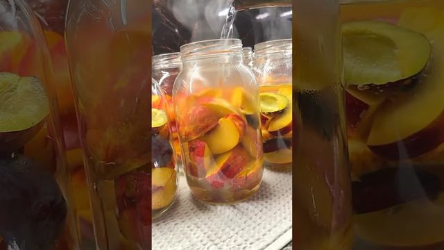 Необычный сочетание вкусов: рецепт вкусного компота из нектарина и сливы. #компот #заготовкиназиму смотреть онлайн