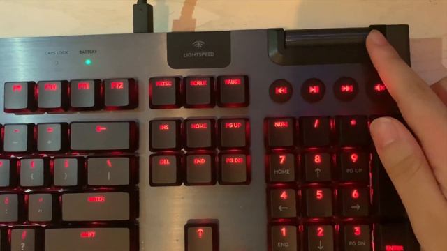 [開箱] Logitech G913 電競鍵盤⌨️+ Razer Basilisk Ultimate 無線電競滑鼠🖱️兩樣東西比螢幕還貴??😰 -CC字幕