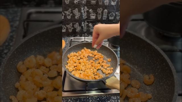 оооочень нежная паста орзо с креветками в сливочном соусе 🤤 смотреть онлайн