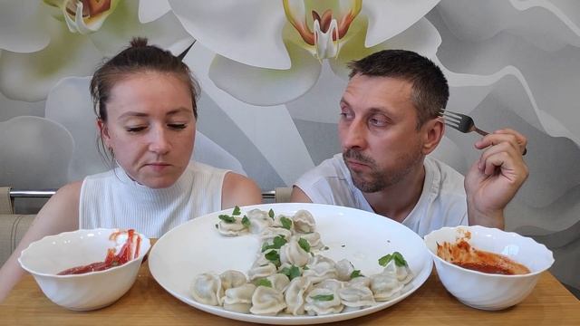 СЕМЕЙНЫЙ МУКБАНГ ПЕЛЬМЕНИ | FAMILY MUKBANG DUMPLINGS #dumplings #пельмени #mukbang #мукбанг смотреть онлайн