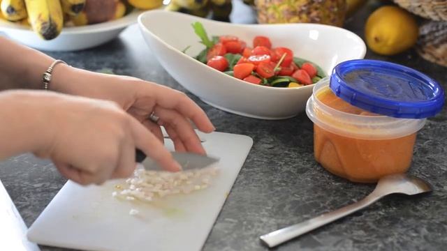 RECIPE: Simply Spicy Pineapple Tomato Salad смотреть онлайн