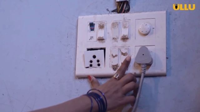 ullu app webseries Aate ki chakki | Ullu app webseries full sexy hot video смотреть онлайн