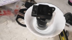 Чистка датчика ДМРВ датчика массового расхода. Mitsubishi Pajero Sport 2. Митсубиси паджеро спорт 2