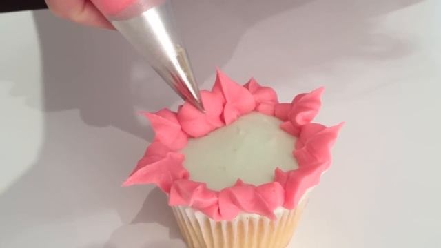 Xanthe Milton Teaches How To Make A Fantasy Cupcake смотреть онлайн