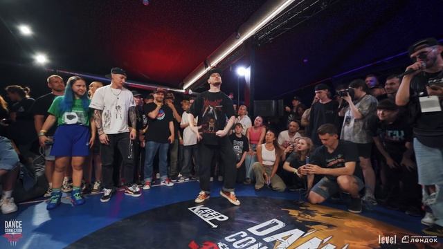 WHIPHEAD VS REAL WALKEN | KRUMP BOYS 1\8 | DANCE CONNECTION : RAW STAGE EDITION