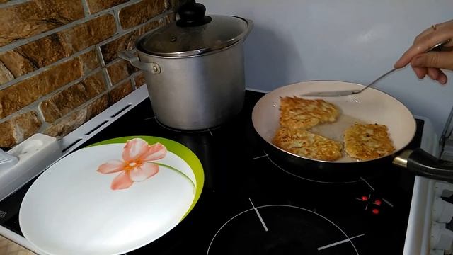 Драники из кабачков // Варим зелье // Летаю на метле на Лысую гору ... смотреть онлайн