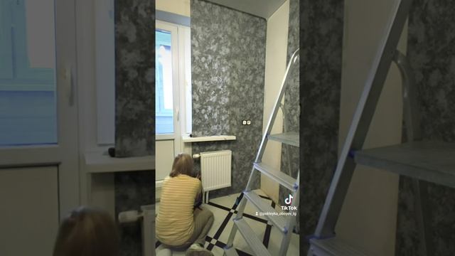 Поклейка возле окна и батареи смотреть онлайн