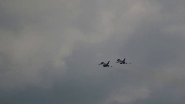 Air Legend 2022 Formation P51 Mustang et 3x Rafale Marine смотреть онлайн