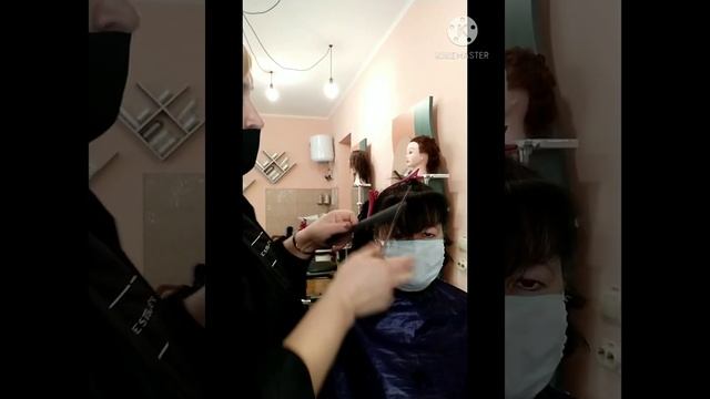 Моделювання стрижки "Каре з кутом" смотреть онлайн