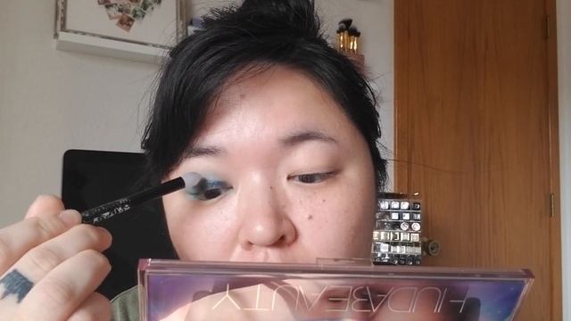 2 Eye Looks Using Huda's Mercury Retrograde Palette! смотреть онлайн