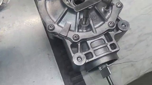 Деффектовка, сборка, настройка заднего редуктора багги Maverick X1000EFI 2013 г. смотреть онлайн