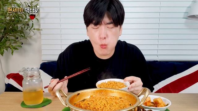 즙짠세끼 ^ 해장으로 순두부즙 열라면🍜 이거 대박이에요 🤤 열무김치 깍두기랑 순두부 열라면 먹방 ASMR real sound ^ ft. 김종민, 🍚 ^ ramyun MUKBANG смотреть онлайн
