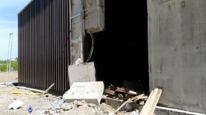 Расширение дверного проема в монолитной стене.