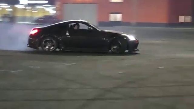 Video Дрифт возле ТЦ в Косино 28 08 2022 2 смотреть онлайн