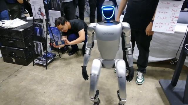 NEW AI HUMANOID ROBOT SHAKES INDUSTRY - UNITREE G1 - (OUTPERFORMS TESLA BOT AND BOSTON DYNAMICS) смотреть онлайн