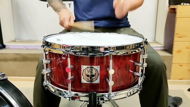 Raw sound of 14x6,5 caucasian maple stave snare. смотреть онлайн