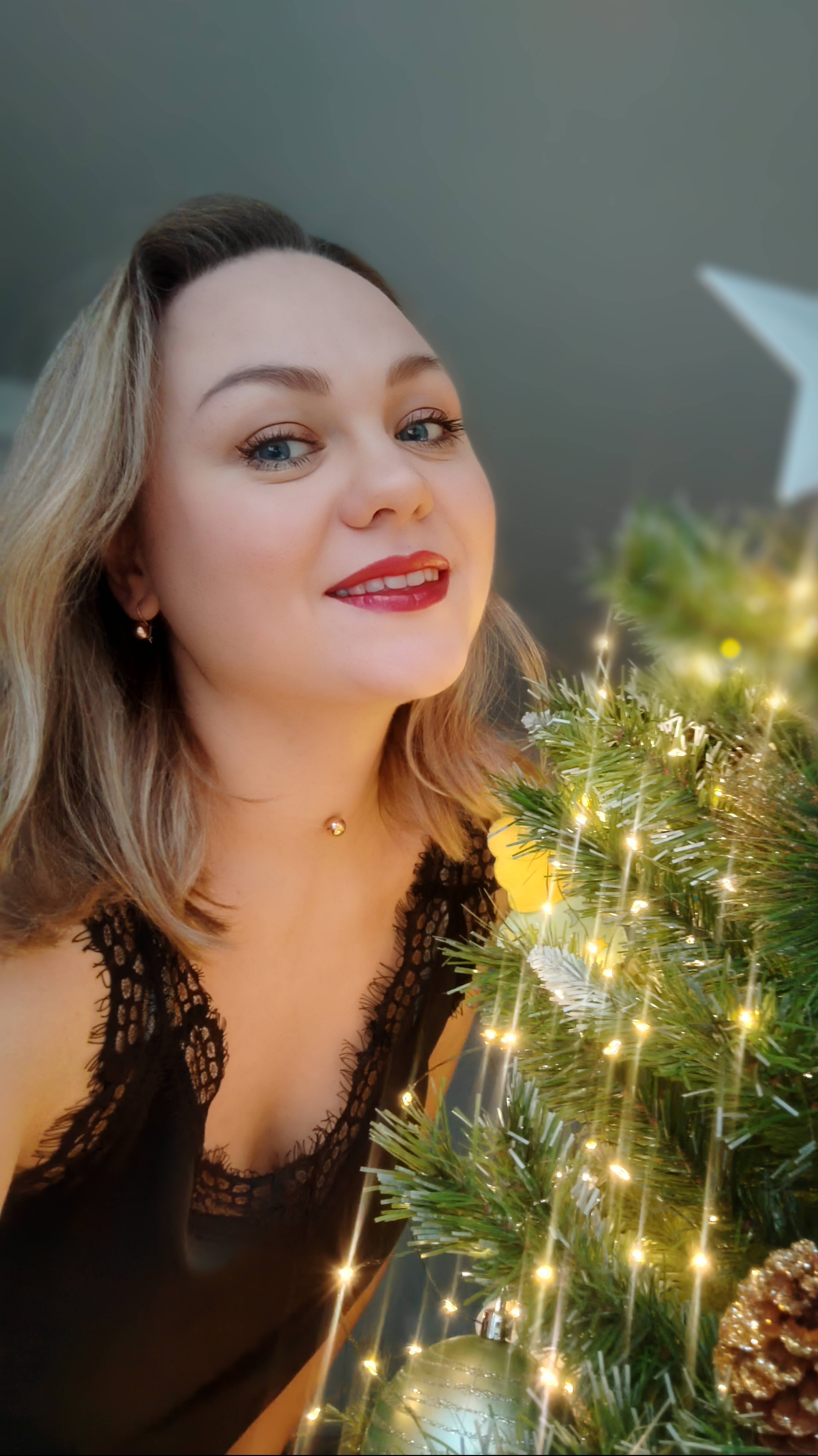 Простой в исполнении новогодний макияж с акйентом на губы смотреть онлайн