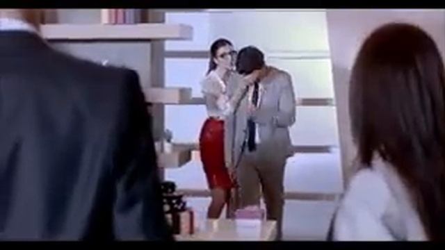 Orlando seduced by ice cream sucking beauty in new advert смотреть онлайн