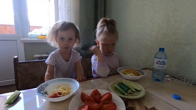 Завтрак /девчонки любят спагетти/ссора погодок смотреть онлайн