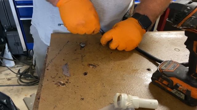 What's Clogging The Tell Tale Stream On My Boat? смотреть онлайн