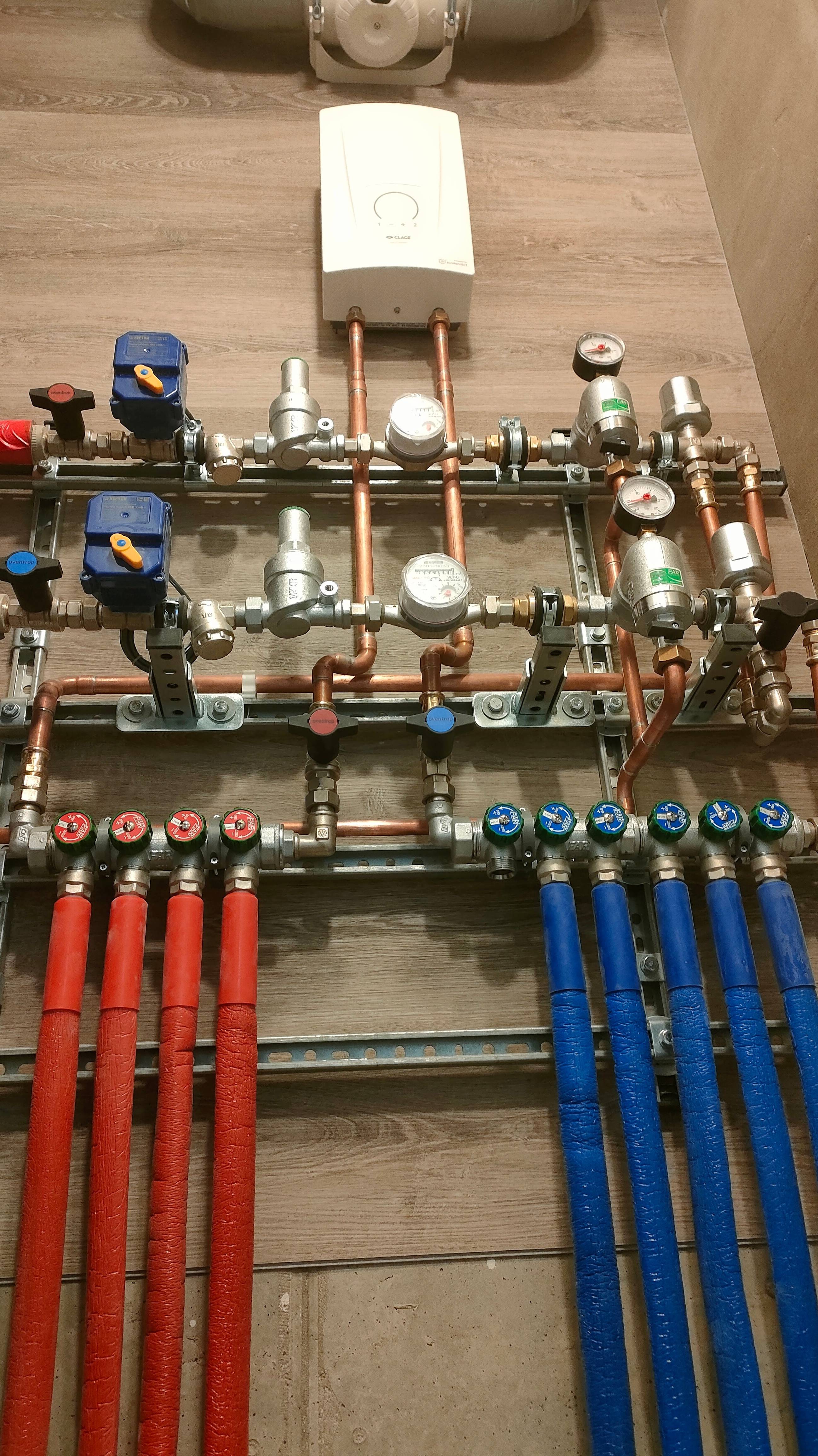 Коллекторный узел водоснабжения.