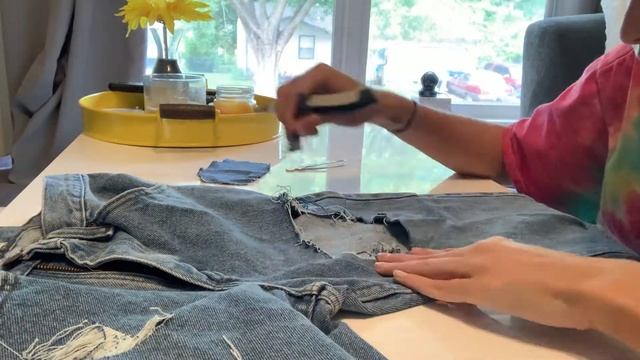 THRIFT FLIP ( HOW TO DISTRESS AND BLEACH JEANS)