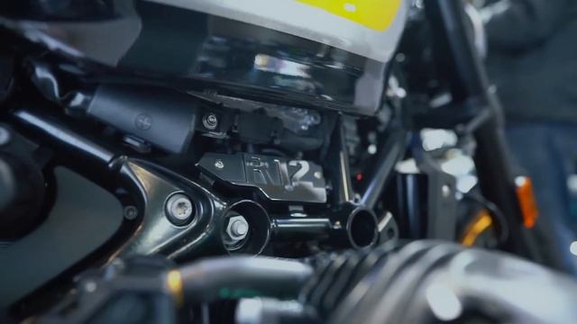 Continuing The Success Story of The Legendary Boxer Engine | 2024 BMW R 12 nineT and R 12 смотреть онлайн