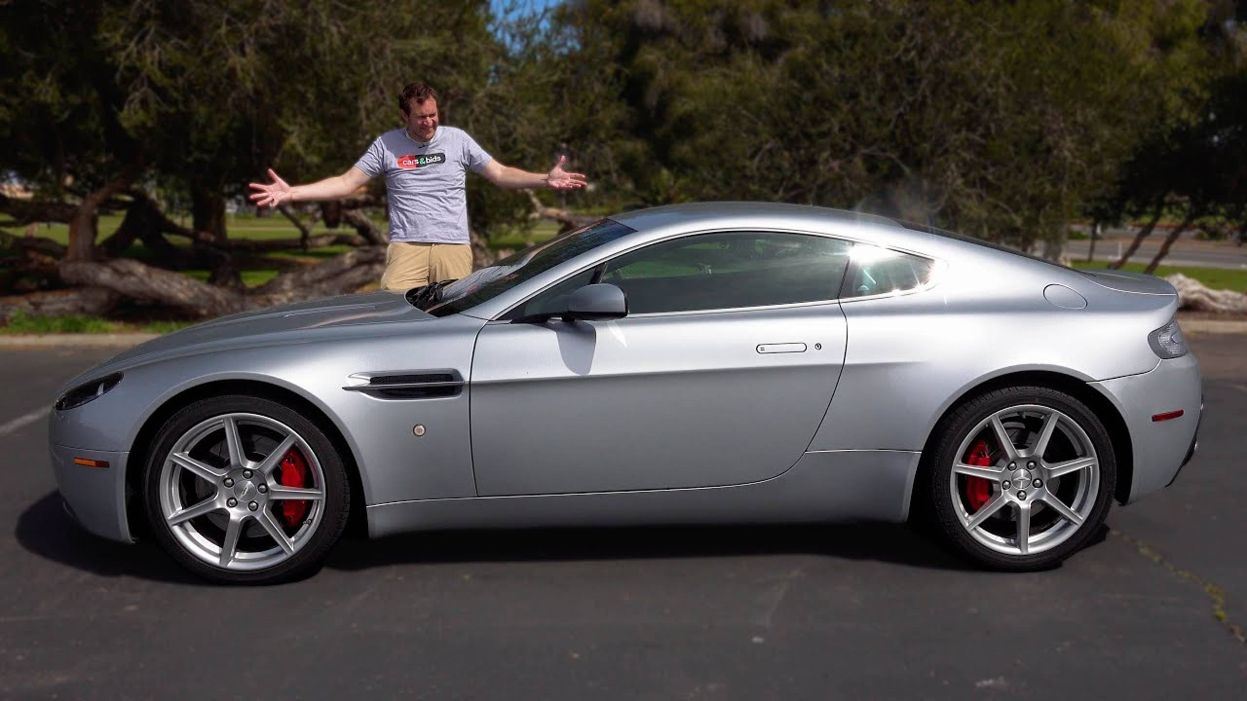 Aston Martin V8 Vantage 2007 года, это экзотичексий автомобиль с превосходной ценностью смотреть онлайн