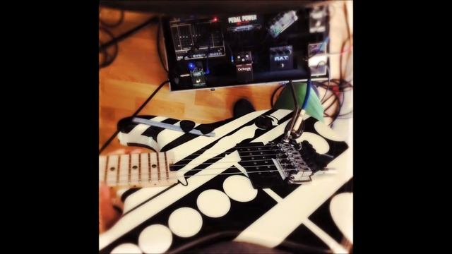 Kramer 1984 EVH GEAR VAN HALEN Humbucker Peavey 5150 BLOCK LOGO & MIC SM58 смотреть онлайн