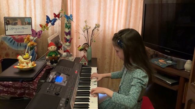 ВЫПУСК SOFT MOZART 2023 Уровень 2, Liza, 8 yo, Russia, plays Петренко. Этюд До мажор с ритм. аккомп смотреть онлайн