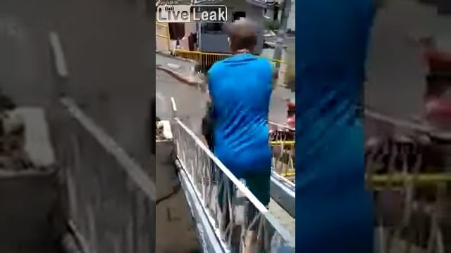 Жена вернулась домой с рынка смотреть онлайн
