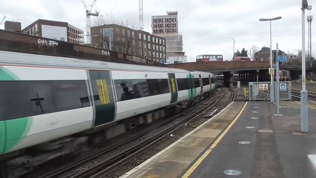 Southern 377 204+377 203 Departing Clapham Junction