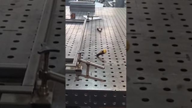 Уличная мебель. Свое производство в г. Екатеринбург. #shorts #екб #екатеринбург #лавочка #стройка смотреть онлайн