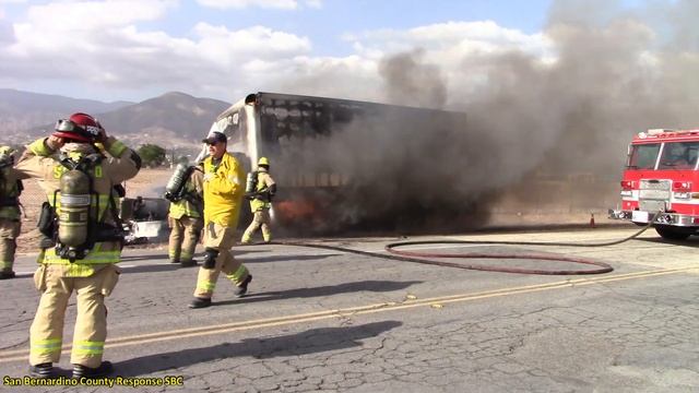 SBCoFD On Scene Of A Working Truck Fire In 228's District Of San Bernardino смотреть онлайн