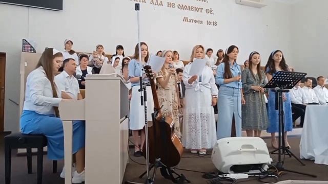 Зачем, мой Господь, Ты оставил всех ангелов... Пение группа сестёр. смотреть онлайн