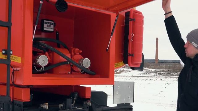 Автотопливомаслозаправщик АТМЗ-12 на шасси КАМАЗ-65111