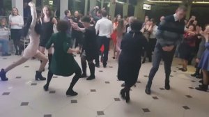 Дикие танцы на корпоративе)