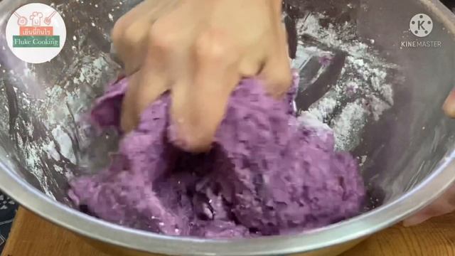 วิธีทำขนมมันม่วง ขนมไทย ทำง่าย อร่อยมากก รูปดอกกุหลาบ สวยงามถูกใจคนกิน | Thai dessert |Fluke cookin смотреть онлайн