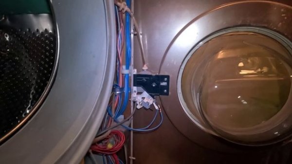 Стиральная машина Hoover 30 лет, ошибка Е1.Почему нужно отправлять старые машинки на покой.