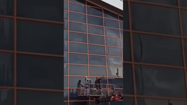 Мойка окон на высоте | Услуги клининга в Москве | ПРОМЫШЛЕННЫЙ АЛЬПИНИЗМ #клининг смотреть онлайн