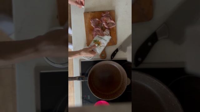 Паста с жареной индейкой в сливочном соусе смотреть онлайн